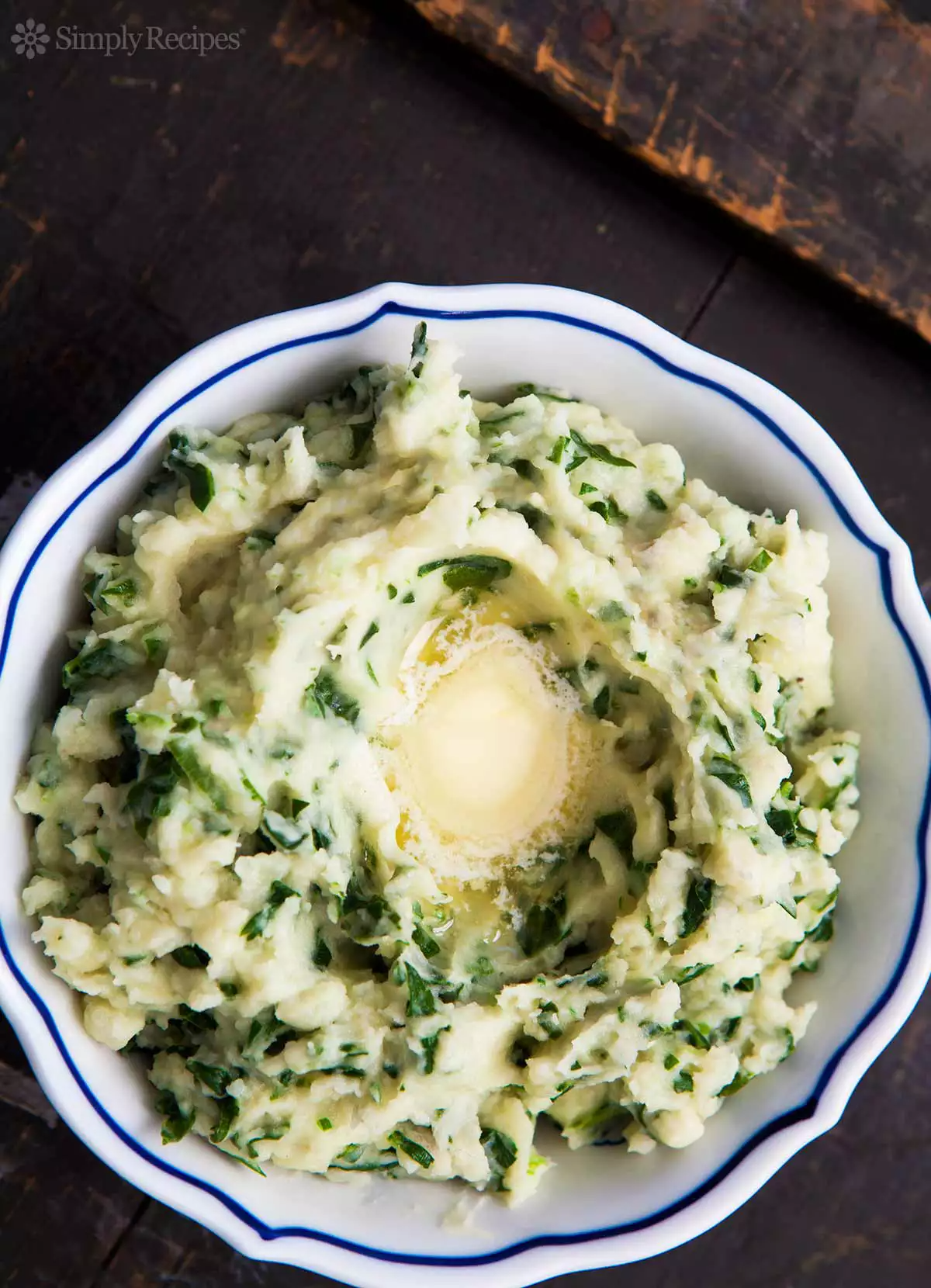 Scopri la vera ricetta del Colcannon irlandese - una delizia cremosa di patate e verdure, spiegata passo dopo passo per un risultato autentico e irresistibile.