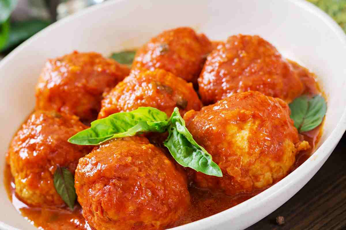 Polpette di Ricotta al Sugo: Morbidezza e Sapore della Cucina Italiana