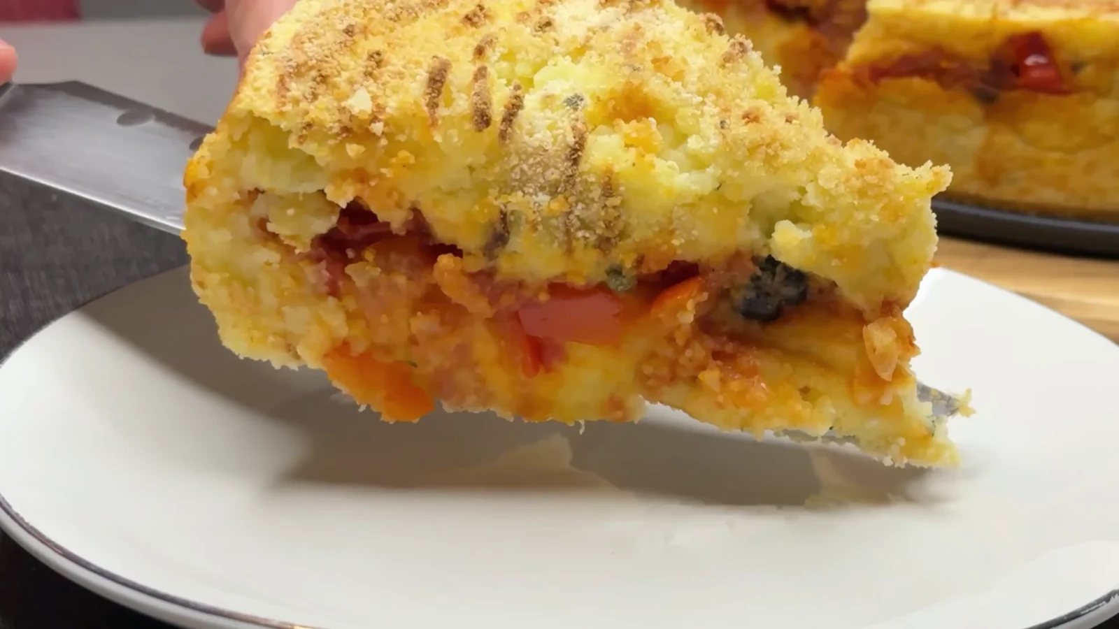 Pitta di patate pugliese con cipolle, olive e capperi - Foto 3